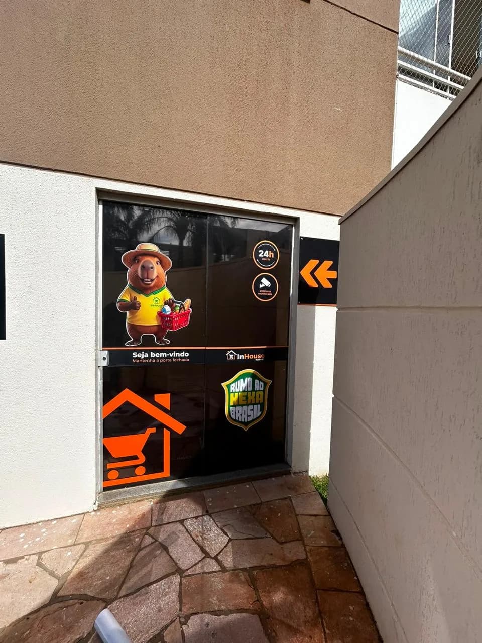 Adesivo de porta do InHouse Market